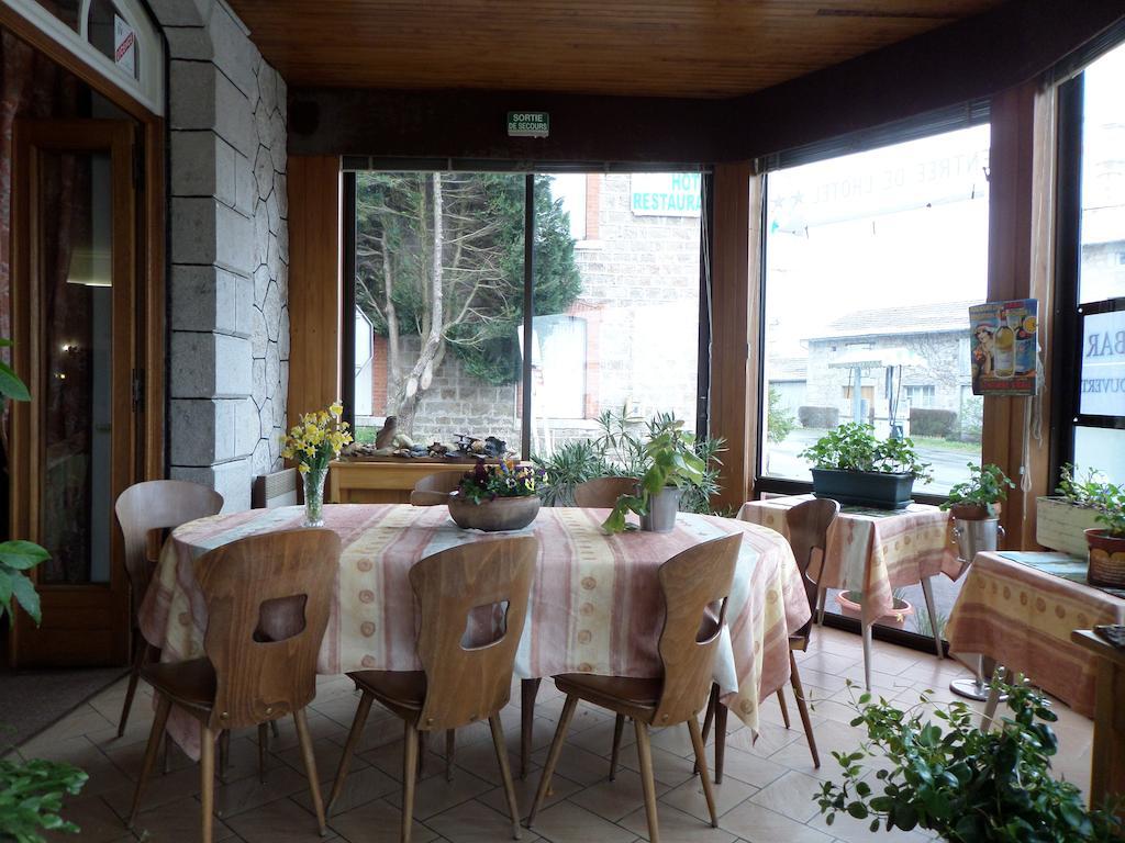 Hotel La Vie En Rose Le Brugeron Екстериор снимка