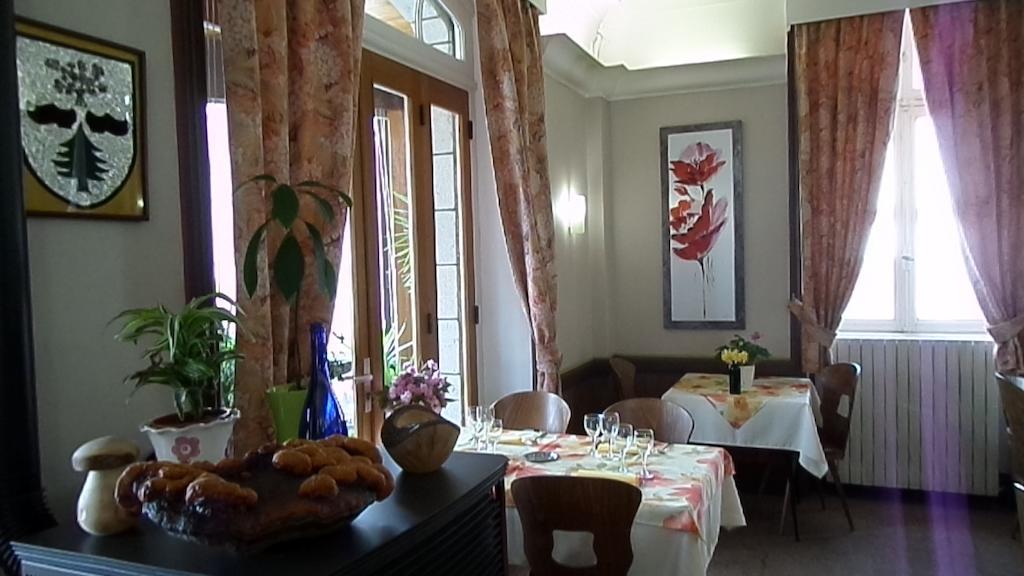 Hotel La Vie En Rose Le Brugeron Екстериор снимка