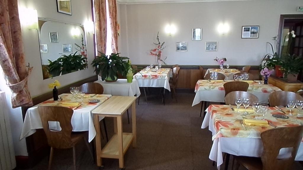 Hotel La Vie En Rose Le Brugeron Екстериор снимка